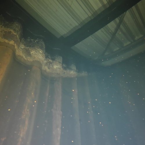 Sprinklertank-Inspektion: Stahltank, 20 Jahre – Inspektion Korrodierte Stuetzen Sedimente Bodensicht